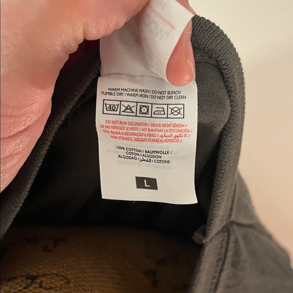 NWOT Guinness Men’s Size LARGE Black T-Shirt with Colorful Dot Design - Picture 4 of 5